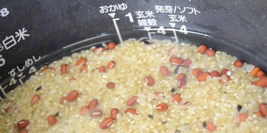 mix salt brown rice and azuki beans