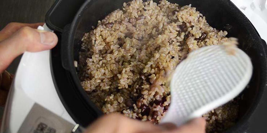 stir the brown rice once a day