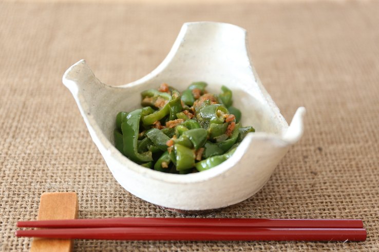Stir-fried sweet and spicy peppers